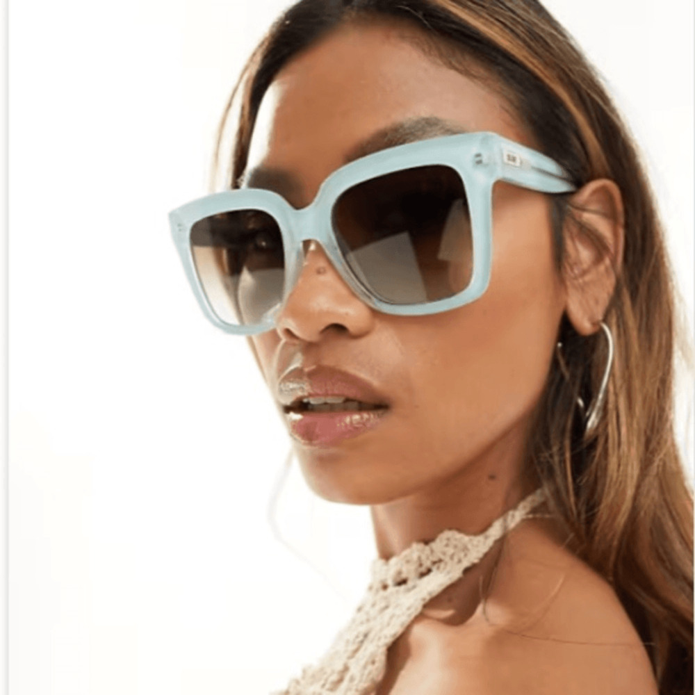 NEW! Quay rare iCY sunglasses